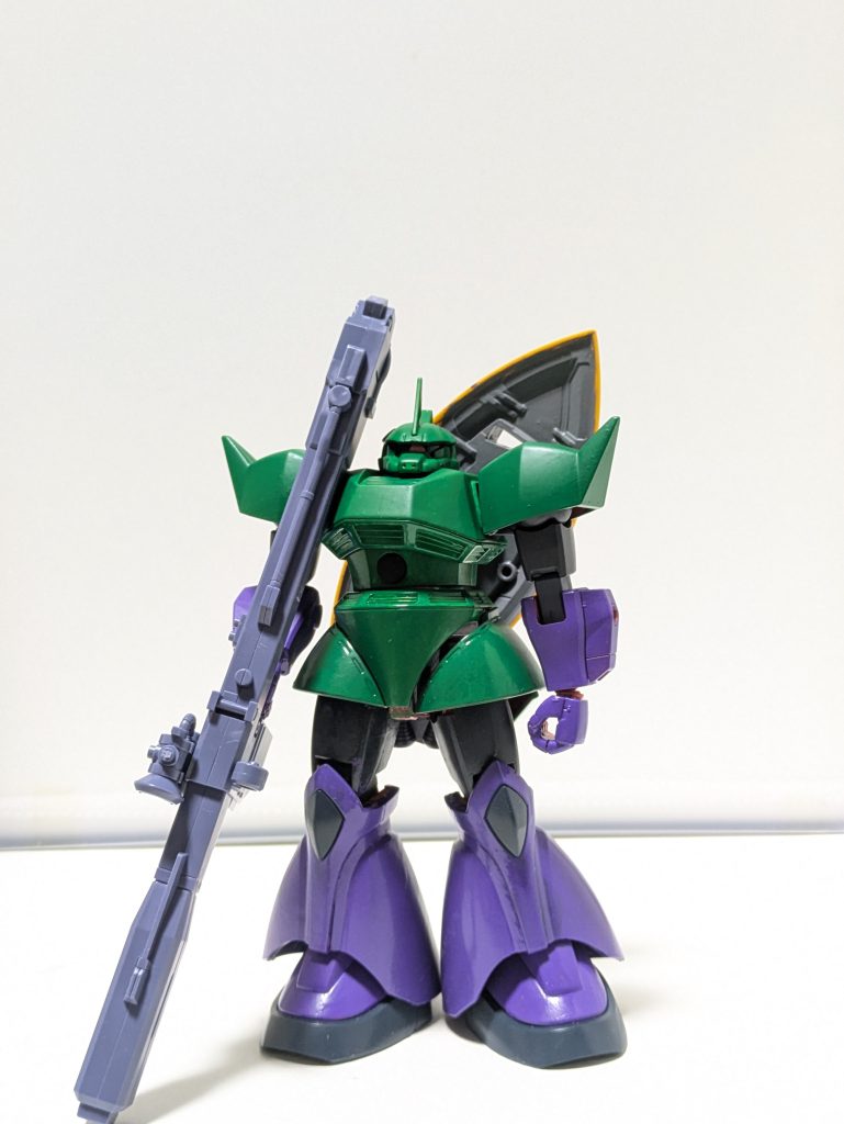 元はリックドムを愛用していたが、大破した為にゲルググに乗り換えた。戦後の消息は不明。