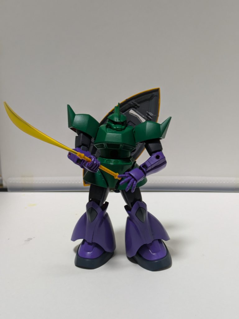 大食らい自身が『接近戦は苦手である』と述べていることから、ビームナギナタは片刃に変更されている。