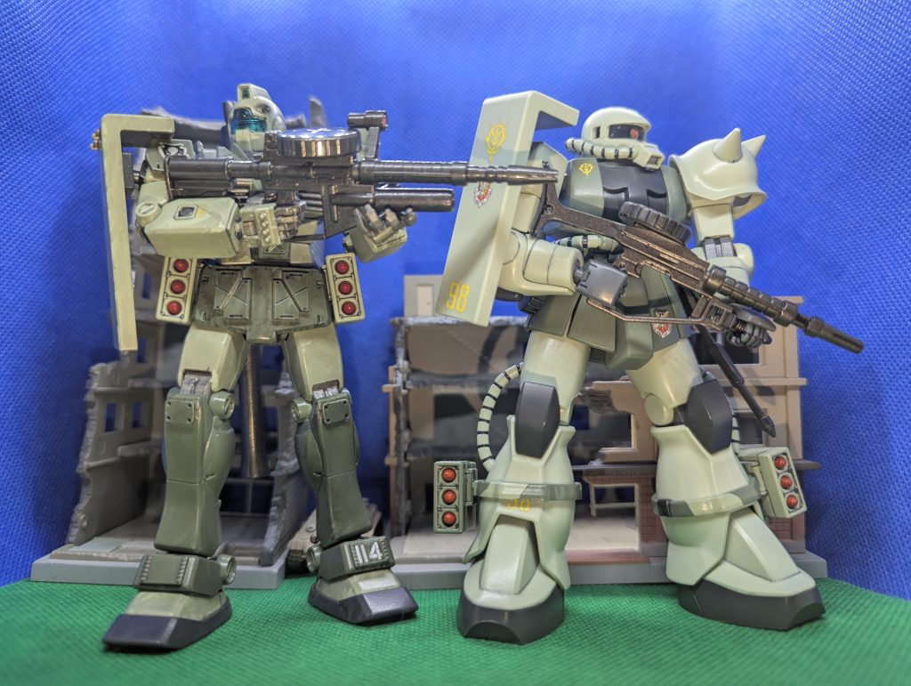 前回upした量産型ザクとのツーショット。ちょっとザクが綺麗過ぎますね…