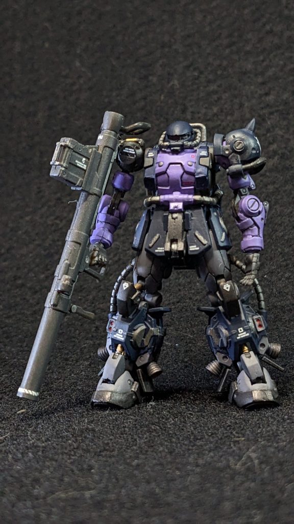 これまでアーティファクトでは関節仕込んで可動化とか、ポーズ変更とか、トローペンを普通のドムにしたり、マッドキャンディ塗装とかしてきましたが、今回は切った貼ったのプロポーションの変更です。(基本引算だったのです)