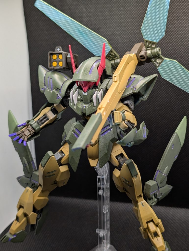 左肩にビーム砲と右肩にミサイルポッド追加ソーラービームとタネマシンガン・タネばくだんイメージで取り付けました
