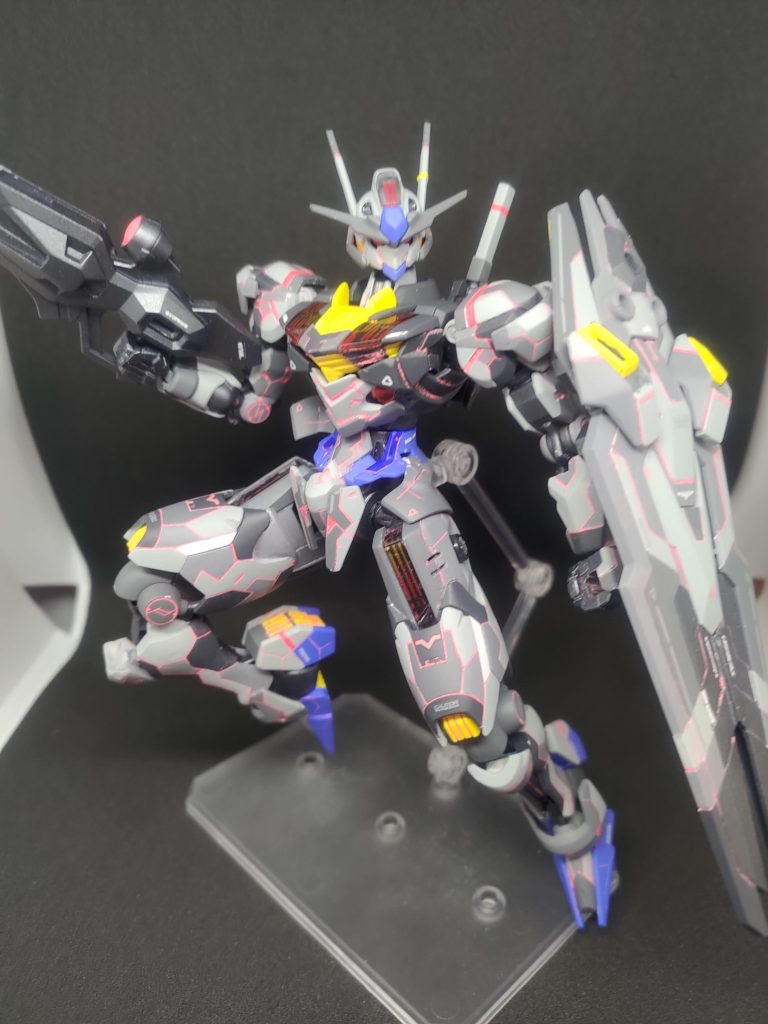 背景黒で一枚デカールとピンクラインの色が合ったの偶然の産物。AOEのジェフティとかアヌビスとかのエネルギーラインを参考にしてます