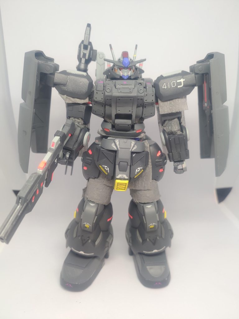 ディランザソルで偽装パーツを作成。塗装剥げ防止に。キムワイプを塗装して緩衝材にしてます。なんかレイバーくさい。中のエアリアルは別口で先行公開中https://gumpla.jp/hg/2190265