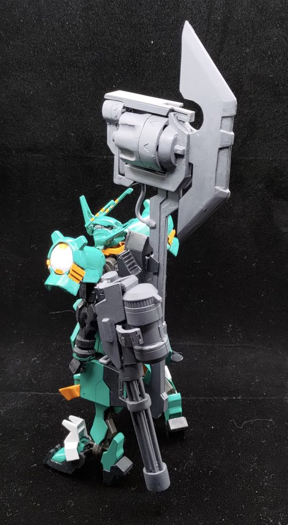 武装をすべて収納状態にするとこうなりますリボルバーガンアックスが大きすぎますね。