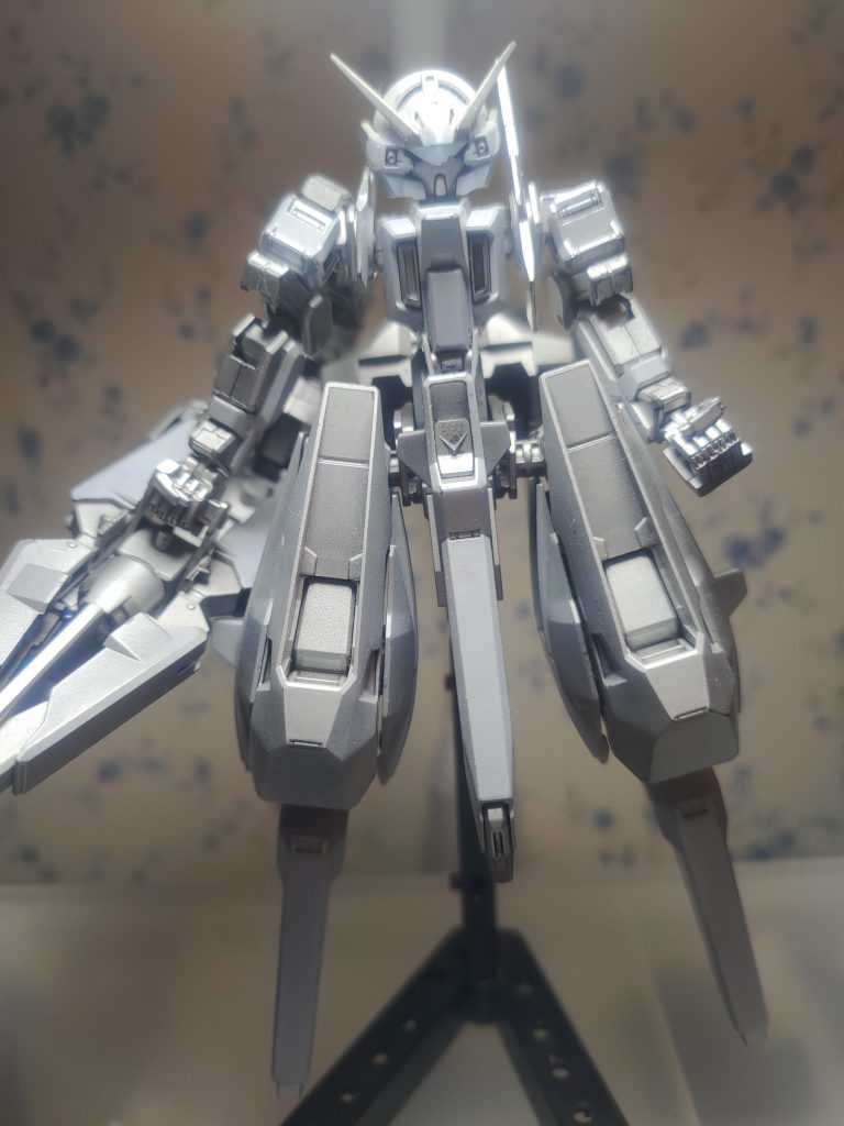 とりあえず、黒下地、メタリック、パール、ブルークリア（キャンディ）、ホワイトなど各種塗り分けしたような。(gundam-kao10)基本的な種類の練習台になって貰った三年？二年半？ぐらい前の作品です