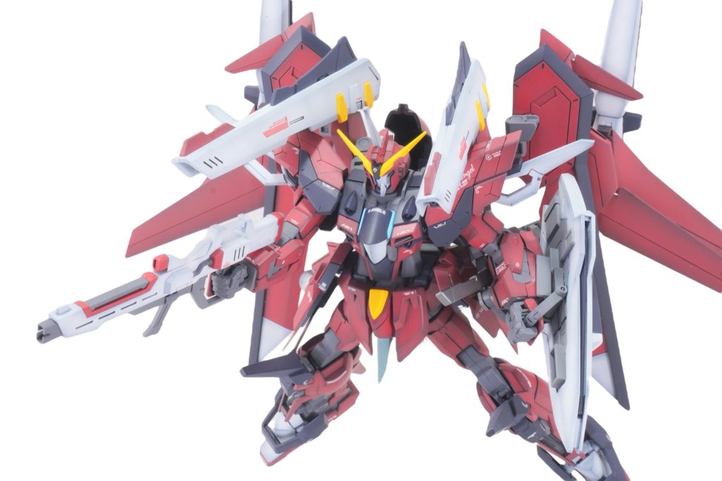 フリーダムの様にビーム砲を搭載。これはMGストライクノワールから拝借。