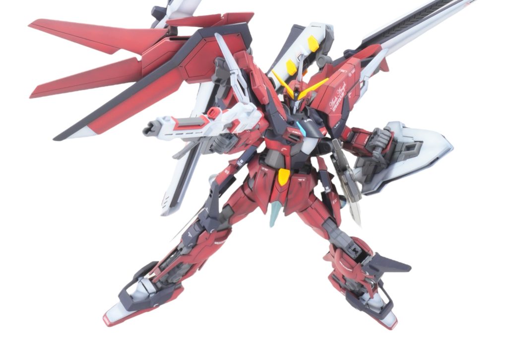 ビームライフルとシールドはイモジャをそのまま流用。シールドはグリップがパーツと一体化してたので、切り離して自作グリップに置き換えました。目立たない割に地味に大変でした…