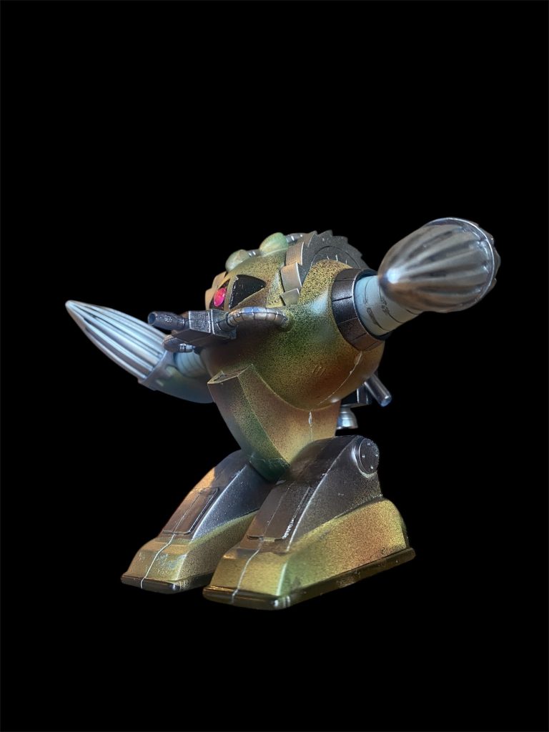 思ったより小さいキットでした。昔あったロボダッチを思い出す丸っこいデザインでした。