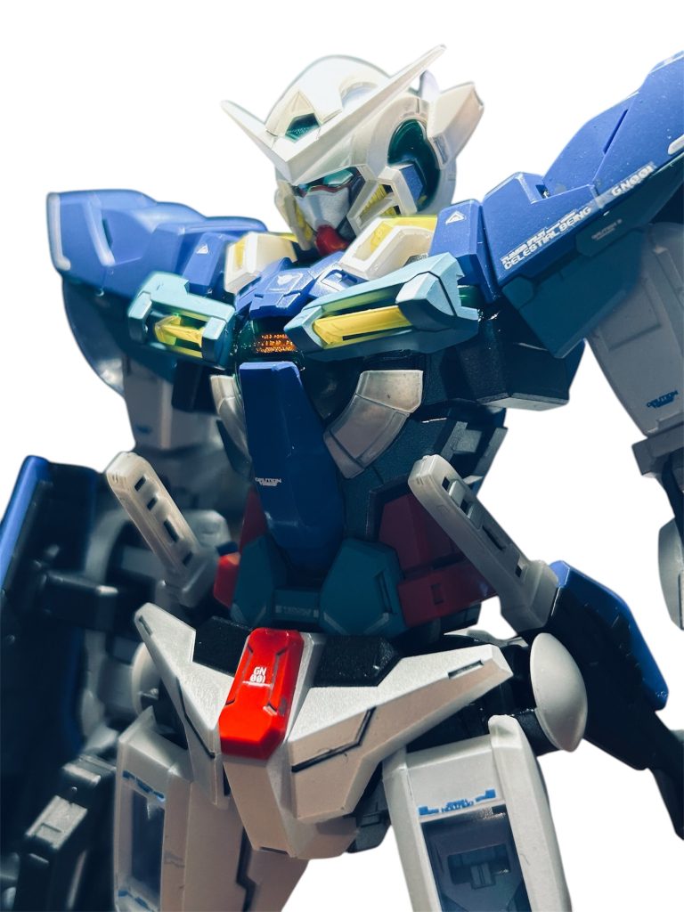 使った塗料。肩部などコバルトブルー　胸・腹部　機体内部色（ソビエト）黄色部　キアライエロー　赤部　マイカレッド　アクセントにライトグレー　白部はキャラクターイエローの上からパールホワイト、フレームはスターブライトアイアン、GNソード刃はスターブライトジェラルミン、黒部はメタルブラック。