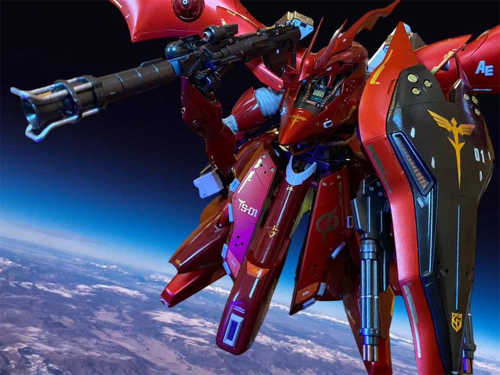 (ジオン独立戦争後サイド3で反連邦活動のスパイをしていた兄ジョルジュはエウーゴへと参加する途中、大佐を守って死んだ。僅かだがニュータイプとしての素養があった私は、その兄の死を強く感じ過ぎてしまい一時ショック状態に陥ったが、兄の死を強く悼み、責任を感じ私に寄り添ってくれたのもシャア大佐だった。スペースノイドの自治独立はその兄の遺志でもあり、スペースノイドである私自身の悲願でもある。だか、その一方で、キャスバル・レム・ダイクンとしてスペースノイドを独立へと導くという、その想像を絶する重荷や、ララァを撃ったアムロとの因縁から一人の女として大佐を救って差し上げたいともまた願っている。このジレンマを許してくれますか、兄さん？)「お支えいたします、大佐。愛して下さるのなら、、、」