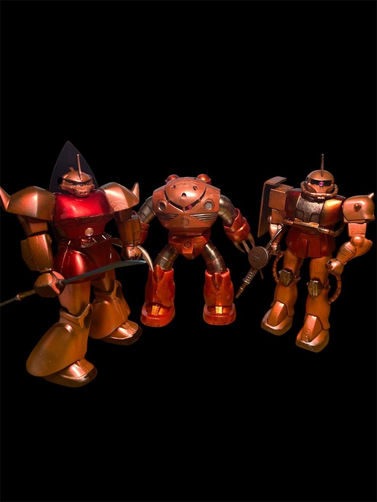 旧キット1/144シャア専用機並べてみました。