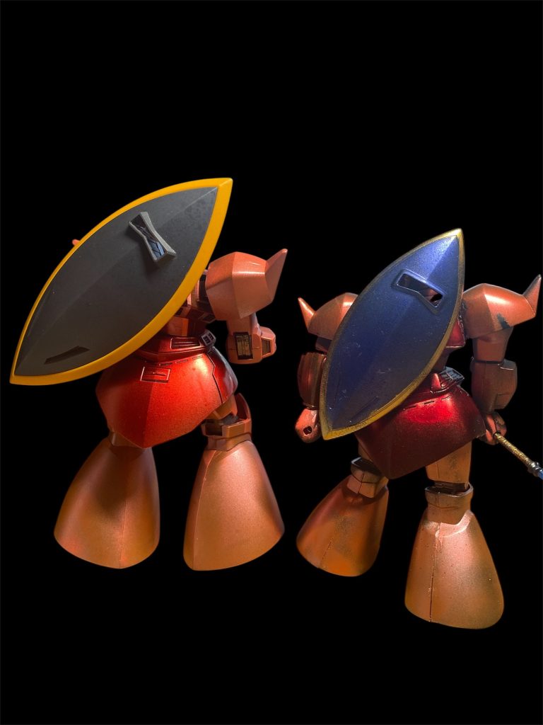 後ろ姿だとそんなに違いはありません。