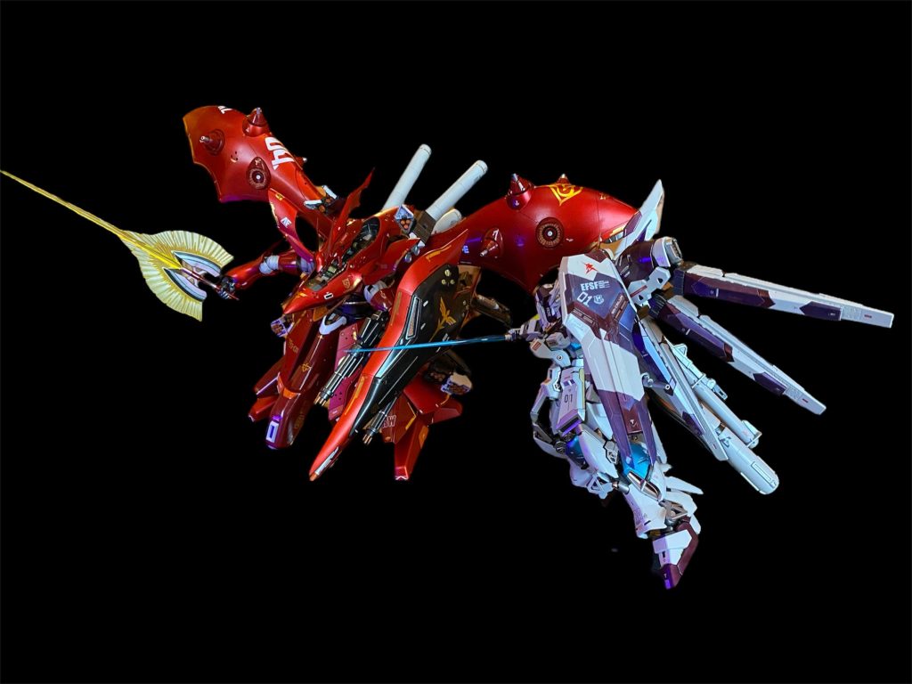 ストーリーはシャアの為にナイチンゲールを用意したナナイの視点から描いてみました。CDAに若き日の萌えナナイも出て来たので、あそこからの変貌はハマーン同様なかなかのギャップがありましたが、普段はクールを装っても時折シャアへの想いが溢れて出るなどイイ女だとは思います笑シャアとアムロ、どちらに魅力を感じるかはガンダムファンの間でもよく議論になるところですが、大人になった今の私はやはり私はシャア派。自身の中に常に矛盾をはらみつつ、強いハズなのにいつも惜しい。でも、そんなシャアが好きなのはいつもその身に悲哀のオーラを纏っているからではないでしょうか？かくして、我が家もアムロとシャアの宿命の対決場面が完成❗️年末らしく紅白対決だー！なんて息巻いていたらガンスタさんが本当に紅白企画やってくれたので、紅組で乗っかります🌹豪華でデカい今年のシメに相応しい大作になりました✨ありがとうございました(zaku-kao6)