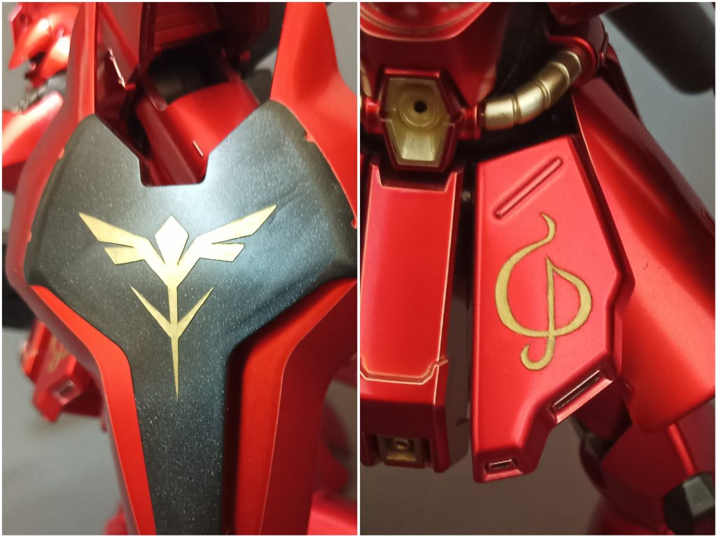通常版でイエロー成型色の部分がこのキットではゴールドっぽくなってるにもかかわらず付属のシールは通常版と同じでそのまま使うのも萎えそうだったので一旦シールを貼ってマークの形にカッターを入れて切り抜き、余白部分をマスキングとしてゴールドに塗装しました結局胸部に黄色のデカール貼っちゃってるのはご愛嬌…「気に入らなければ剥がせばいいや」で貼ったものですが当時はまだ「塗装面やコーティング面にマークセッターを使用してデカール貼ると後戻り厄介」の知識無く貼ったものなのでもう剥がせないんですけどね( ̄∇ ̄;)
