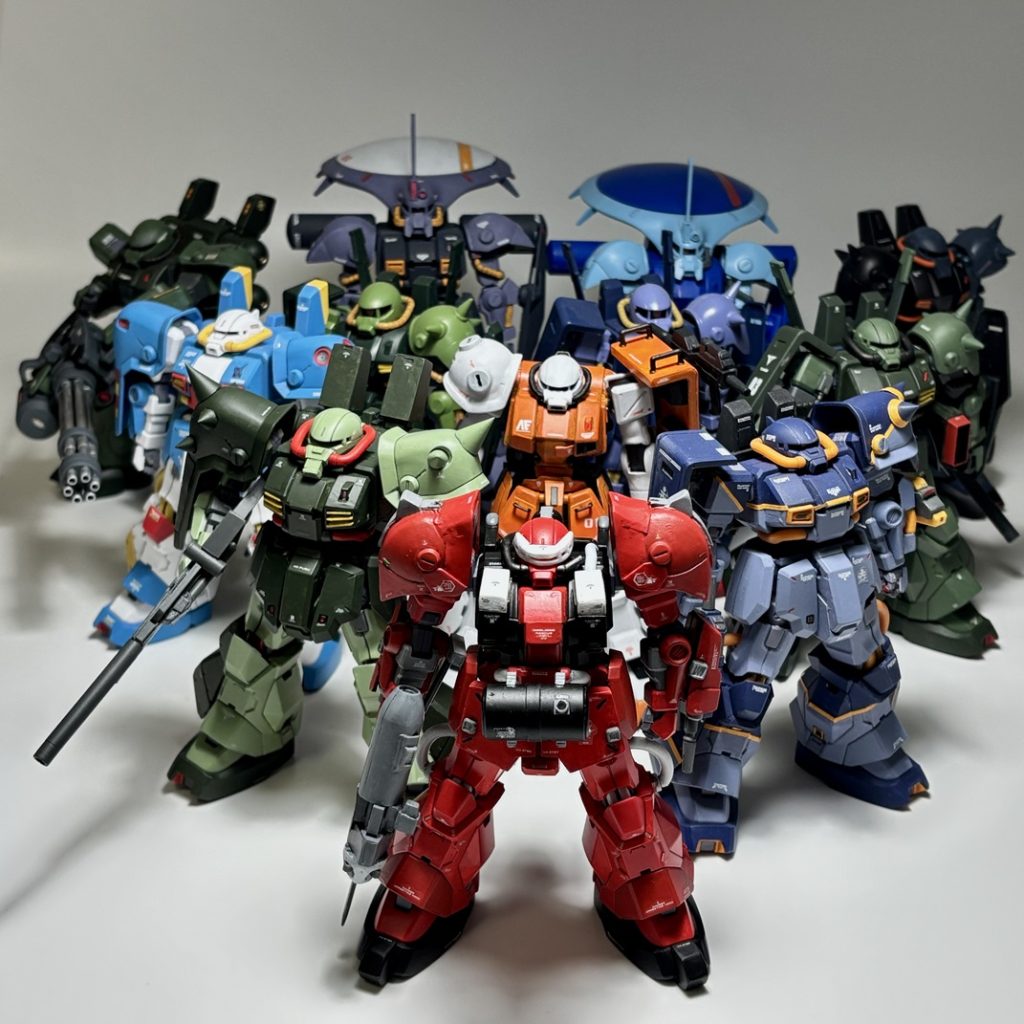 HGUC版も加えて、我が家のハイザック軍団。40年前にアニメのゼータガンダムの初回放送をリアルタイムで見た世代ですが、「なんでザクっぽいデザインなのにジムやガンダムっぽい胸ダクトなんだよ、なんで連邦系なのにザクっぽいんだよ」と、子供ながらに違和感を覚えました。まさか40年後にこんなにたくさんハイザック系のプラモデルを作るなんて、何が起こるかわからないものですね（笑）。ハイザック最終試験型（HGUC版ベースのオリジナル機）https://gumpla.jp/hg/1266035ハイザック・カスタム 風（HGUC版ベース）https://gumpla.jp/hg/1250890 