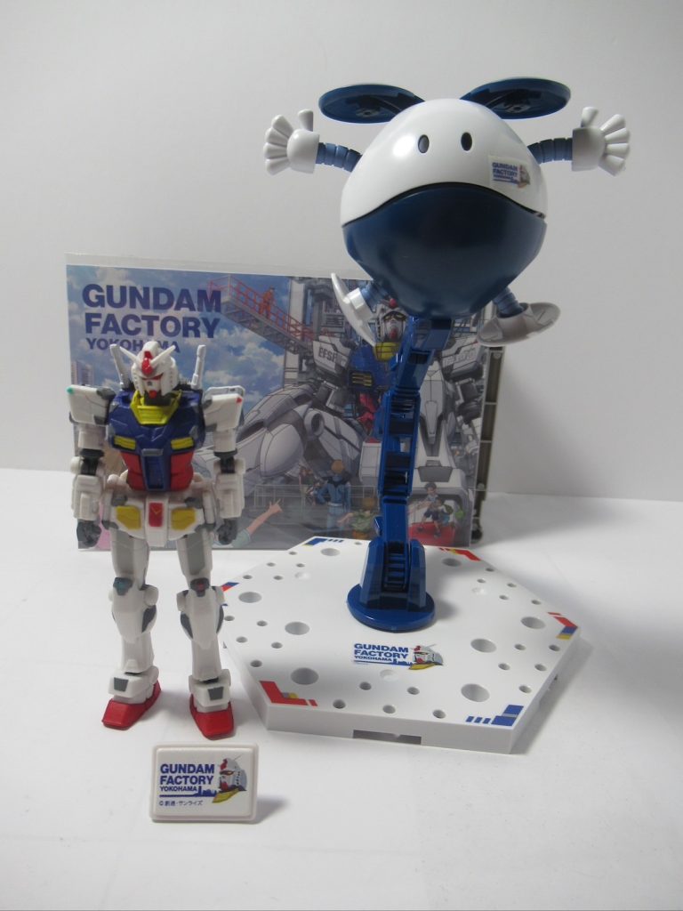 後ろのポストカードは記念品の中で一番のお気に入り