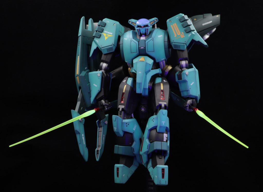 ビームアックス、ビームサーベルは蛍光塗装。