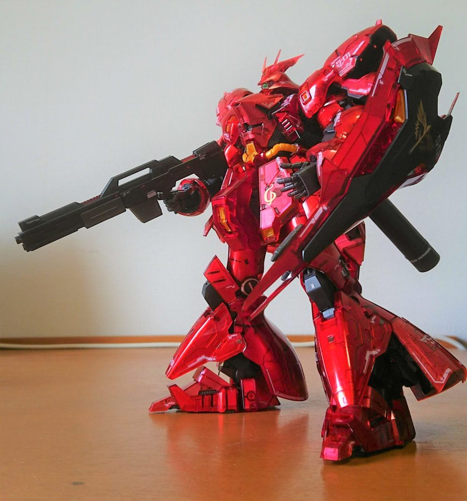 RGサザビーのクリアカラー版です。裏をシルバーで塗っています。