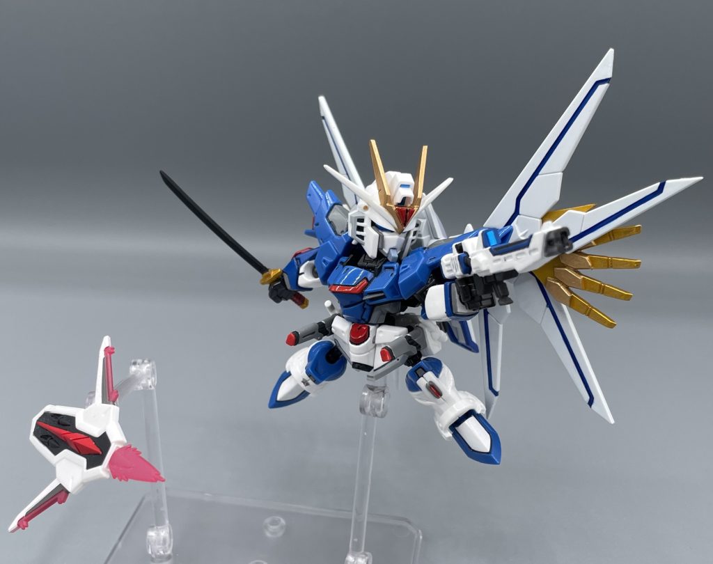 高エネルギービームライフルとレールガンの装備により、ビーム・実体弾のバランスが良く、あらゆる戦場に適応するマイティー・ライジングフリーダム。 2門のアグニ砲はライジング・シルエットと共にパージされることとなるが、ディプラスターの使用でほぼ全ての敵機が行動不能状態に陥る。マイティー・ライジングフリーダムの戦力は、ディスラプター攻撃をかいくぐった残存兵力をそぎ落とすには十分すぎるほどの性能を誇る。