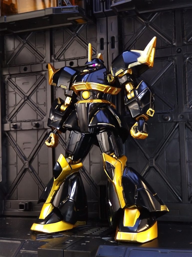 使用塗料下地:水性ブラックサーフェイサー黒:水性ホビーカラー 光沢ブラック金1:水性ホビーカラー スーパーファインゴールド金2:ガンダムマーカー イエローゴールド金(スミ入れ):タミヤエナメル チタンゴールド銀:ガンダムマーカー シャインシルバー