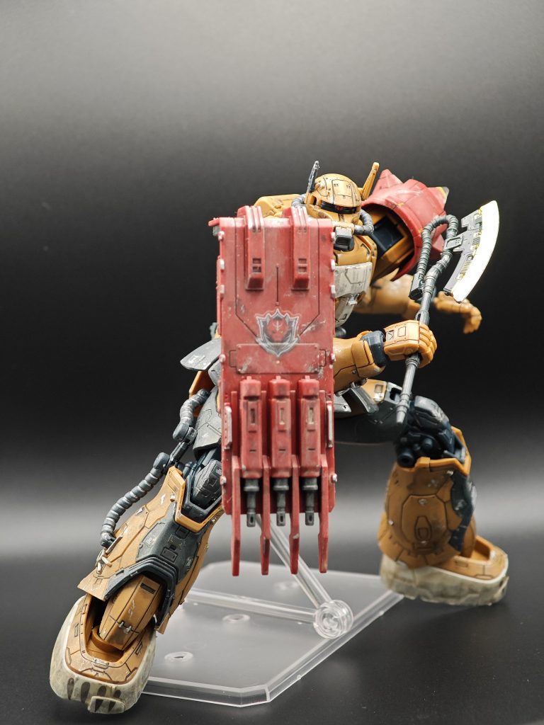 ある意味1番の変更点かもな大型のシールドも良いですね、盾としての説得力はより出てるかも。なんかマシンガンまでついていますが劇中で使われてた印象がまるでない…見逃してただけ？案の定全く見かけないのがネックですが出来自体はかなり良いキットでしたね。