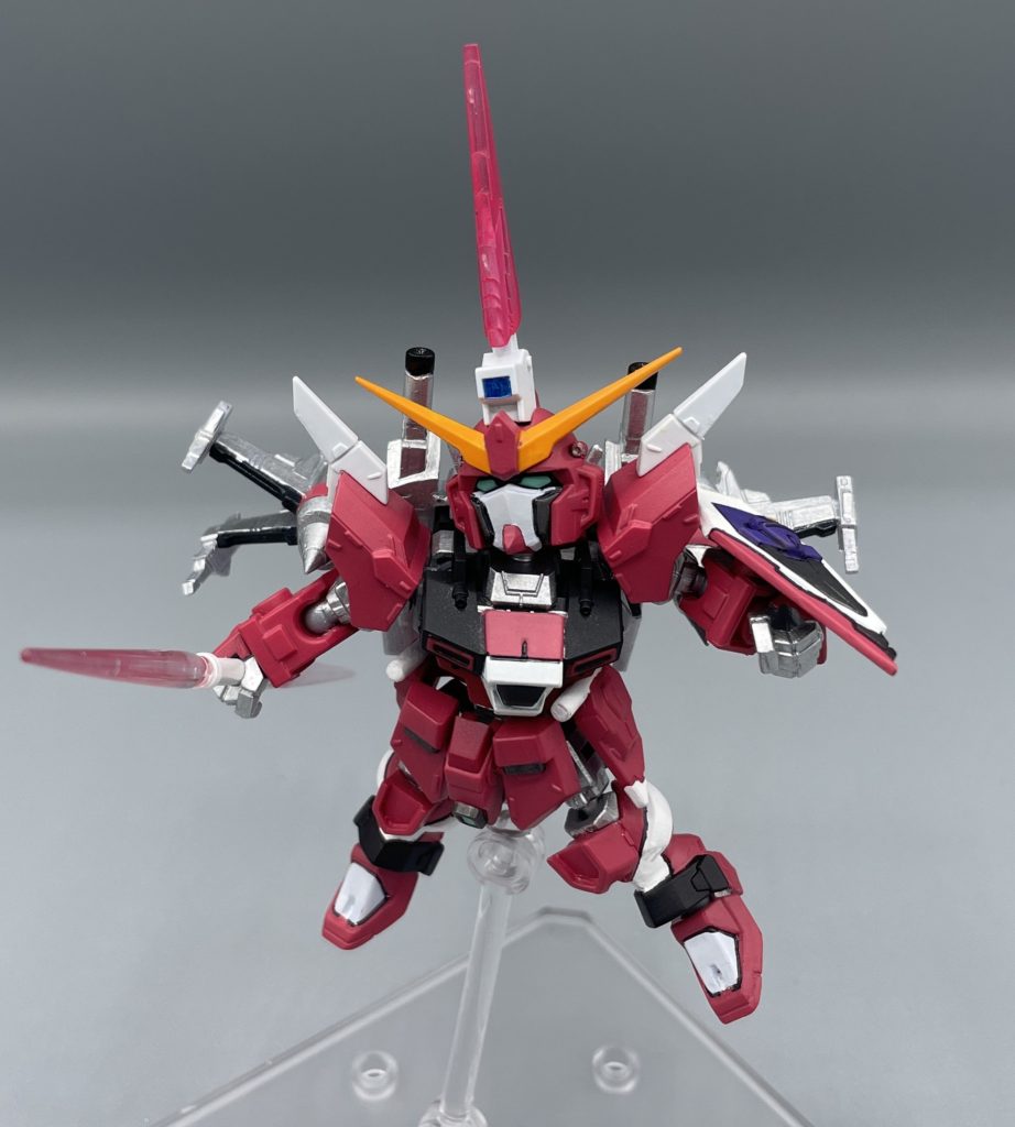 強さは力じゃない・・・! 不意打ちトサカ・サーベル「スピッツェシュヴァ―ト ビームホーン」のビーム刃も当然付いてきません。 先達の先輩方の素晴らしいアイデアを真似して、モビルスーツアンサンブルのイモジャサーベル刃を拝借。ピッタリすぎる。これ最初に考えた人は天才が過ぎる。