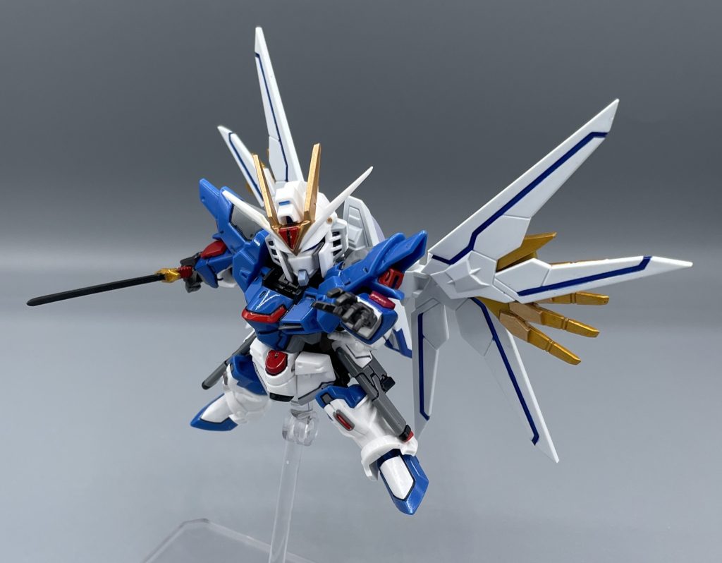 対艦刀フツノミタマ弐式 ブラックナイトスコード・カルラとの戦闘データを元に、鍛えなおされた実体剣。ファウンデーション王国の急速な解体に伴い、最重要軍事機密であったフェムテク装甲技術はたちまち流出することとなった。 無論、非常にコストのかかる装甲である為、実装に至るMSはほぼ見られないが、マーズやヘルベルトと言った歴戦の戦士を失った経験を鑑み、実体剣の装備も引き続き行われることとなった。