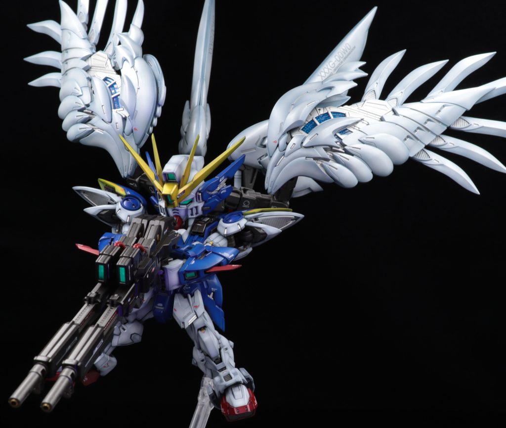 ツインバスターライフルと羽を広げた姿は迫力あります。