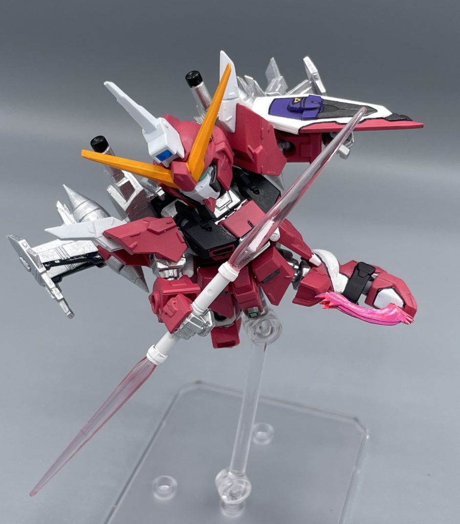 トーニトゥルス ビーム重斬脚 アスランの必殺技「この馬鹿野郎キック」を再現するパーツも、当然付属しません。アンサンブル等のビーム刃も流用が効かないので、下手なプラ板工作で自作。こういうところは、自分もまだまだ精進が必要な部分ですね^^;