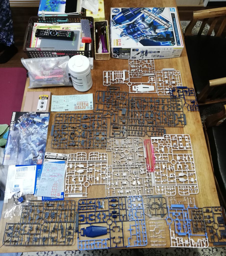 ランナーはこんな感じでした。ビームサーベルのエフェクト部が長くなっており、全体的にかなりスタイリッシュですね!