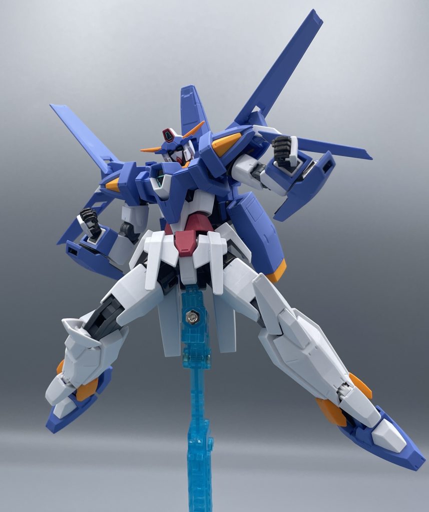 GUNDAM AGE-3 NORMAL コアファイターとGセプターが合体すると、ガンダムAGE-3になります。MS形態も、ZZを感じさせるデザインになっていますね。 やっぱり合体は男の子の浪漫!!いくつになっても好きな物は好きですね(*^^*) パイロットはキオ・アスノ。復讐鬼・フリット爺ちゃんの孫です。パパは任務中にMIAになり、宇宙海賊をしています。