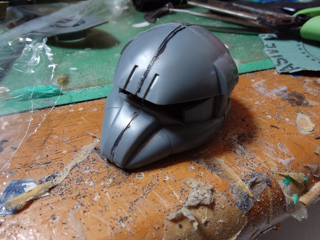 ここからは制作工程です頭まずは幅詰めを2mmしました、写真に撮り忘れましたが胴体への接続をボールデンアームズに変えモノアイはHアイズを使ってます(頭の中身はモノアイのレール部分以外はほぼ別物に置き換わっています)