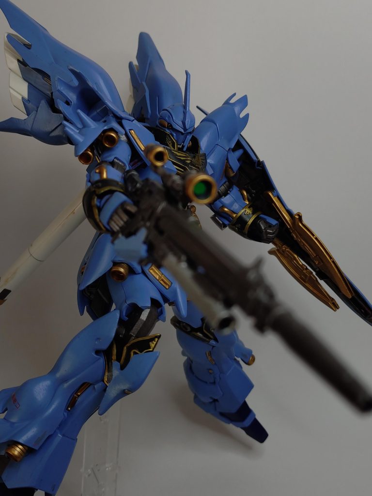 折れるのが怖くて大胆なポージングができない…