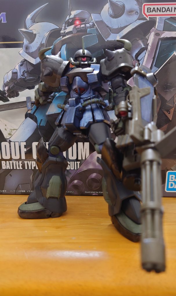 初めてガンダムマーカーを買って手塗りでせっせと塗りました。サフもトップコートもありません。結構塗りムラが残り難しいなと思いつつ、これもこれでいいかと納得していますしかし塗装は簡単に剥げますね…