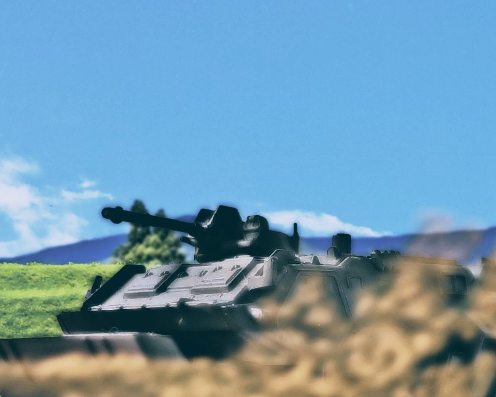 「オーガスタ司令部へ！こちら第2小隊レトリバー4！敵MSはグフが4、ザクが2！1番機が沈黙!?2番機もっ!?至急増援をっ…、う、うあぁぁっっ!?」戦闘支援車両は次々に倒される友軍機を前にパニックになる。生身の人間が見える訳ではないが、グフ4機からは凄まじい気迫が伝わってくる。彼らは自分達が負けると思っていない。その気迫に押された連邦軍は恐怖を覚えた。