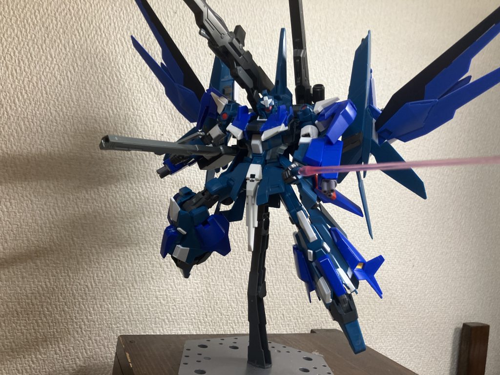 ポージンしてみました量産機は良いですね可変機の量産機もいいですがシンプルなジェガンなども自分は個人的に好きです