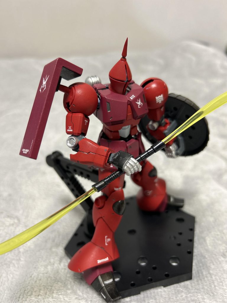 何か特徴を出したかったので右肩にエコプラザクのシールドをつけました。