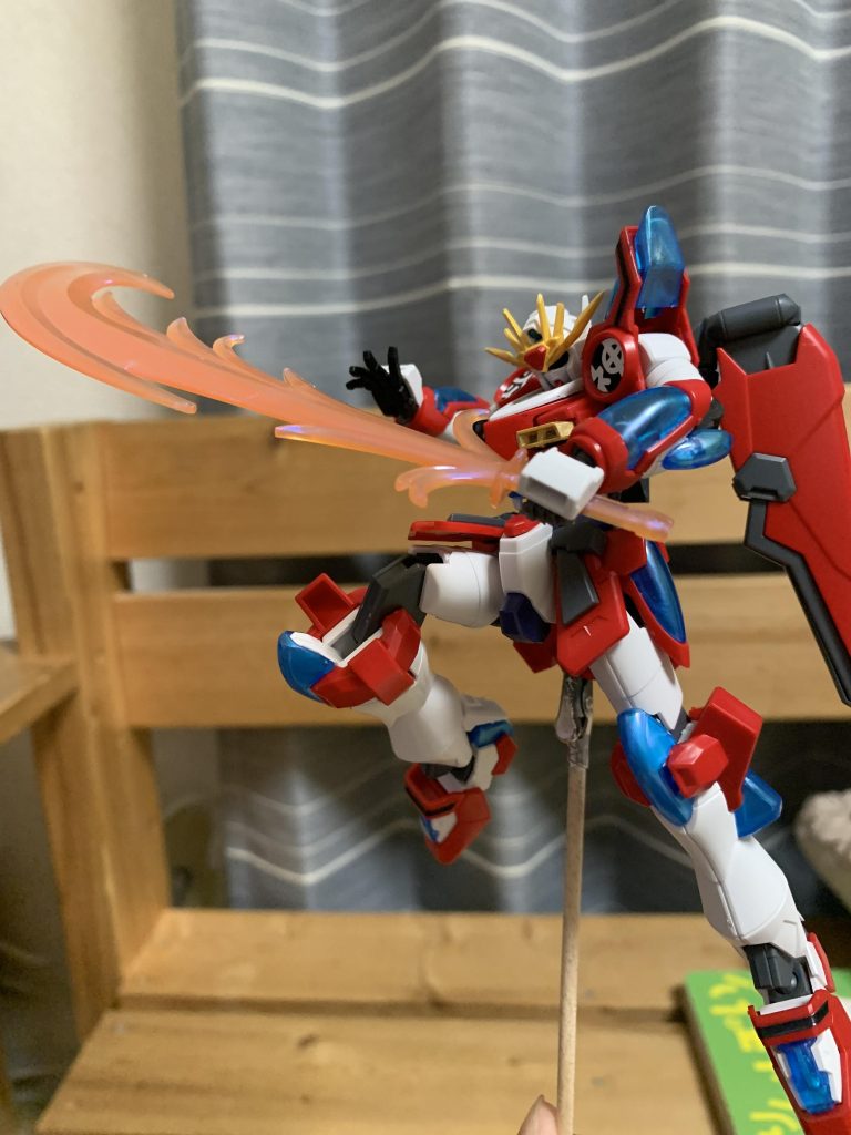 肩の黒線は艶消しブラックを爪楊枝で塗ってはみ出たのを乾かしてからヤスったら綺麗になりました！あとツインアイは艶消しブラックとメタリックブルーで塗り分けました