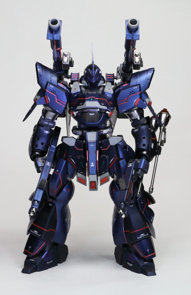 正面から。使用カラーの補足ですが、プリズムブルーブラックの上からつや消しをして、さらに上から再度プリズムブルーブラックをのせるとブルー色に近付いていきます。予想していない色合いになって焦りましたが、コレもアリだなという結論に至りました。