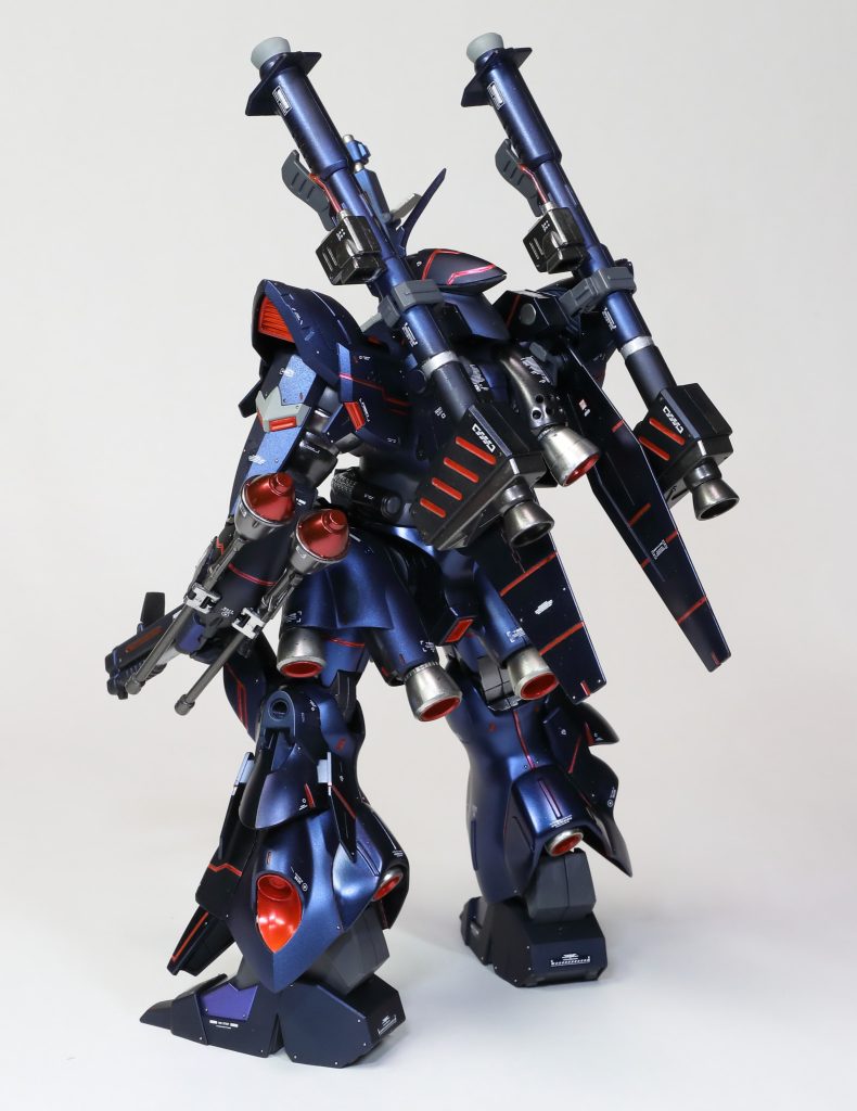 背面左側から。ふくらはぎ等、一部意図的につや消ししてない箇所があります。元々自分自身がギンギンテカテカした塗装が好きなので、つや消しメインでの仕上げは普段しません。・・・でしたが!つや消しの重厚感に魅入られてしまった。