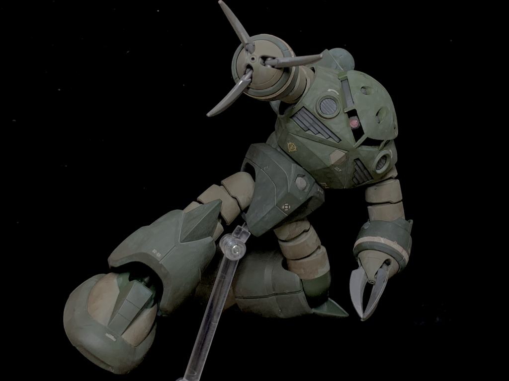 浮かせられるように股下に3mm穴を開けてあります。