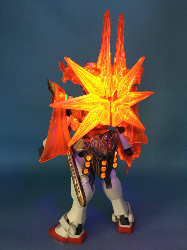EGリアル頭身シーザーレジェンダリィガンダム・後面（ブラックライトで発光）