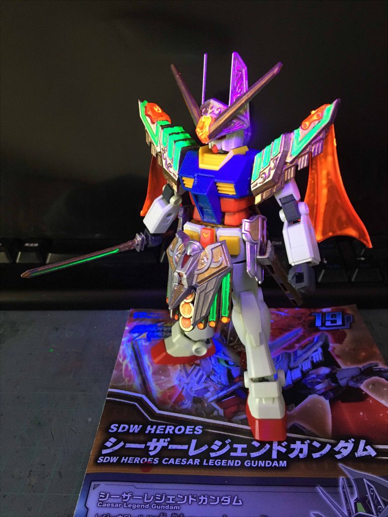 ジーザスパーダ、バイザー取付・前面・ブラックライト発光