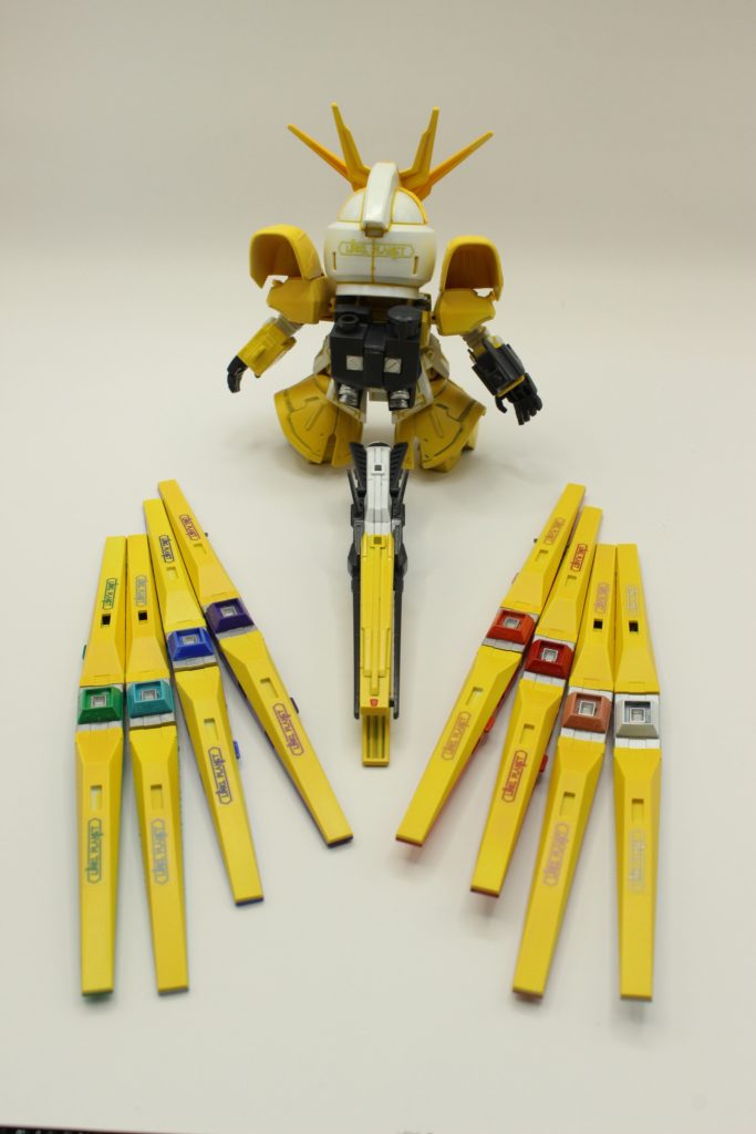 ビルドダイバーズLINKはプラモアイドルフォース「リンクルプラネット」の成長物語。全25話。第1話「ツクッテクミタテテ」アイドルを目指すレミはひょんなことからプラモアイドルを知り、、、。第2話「プラモにめされて」レミがメンバーとの交流でプラモの楽しさに目覚めていく。第3話「Days of Birth」レミの専用機、νガンダム完成。第4話「LINK!LINK!LINK!」初代エース・エリカと現エース・ユウカとレミで3人チーム出場回。レミがエースの片鱗を見せる。第5話「今夜も組み立て中」夜間戦闘ステージ。暗闇に苦戦するも、マトイの光属性が大活躍。第6話「ソライロ」リーダー・ナナ回。すべてを包み込むナナの空属性が無双する。第7話「きらめきのトリセツ」キラキラアイドルのレナが大活躍回。第8話「手と手」コズエがリンプラを脱退する回。第9話「Link to the Future」未来へ向けて8人でのフォースとして結束を深める。第10話「DOCUMENTARY OF PLAMO IDOL」前半総集編回。第11話「プラモデルマスターへの道」最強のプラモデルマスターを目指すメイ主役回。第12話「大丈夫」νガンダムが敗れる回。第13話「プラモナイト」謎の仮面戦士プラモナイト(コズエ)あらわる。第14話「Re:ビルド」メンバーの力を借りて、新しい機体を作っていく回。第15話「僕と君は生まれ変わる」新たな機体EVO-νガンダム登場回。第16話「量産型」3人のエースのデータを基に作られたAI「ちえみ・あお・はる」の3人とのシミュレーションバトル。第17話「リコ」GBN女子最強フォース:女子チャンピオンのコムカイ・リコが登場。第18話「個人。」サナ主役回。第19話「メリクリンプラ!」クリスマス、ドタバタ回。第20話「閃光スピリッツ」女子フォース大会・決勝リーグスタート。ナナ、メイ、マトイが先方戦で激しいバトル。第21話「Make It Pop!!」2ndステージ、コンビバトル。サナとレナの最年少コンビが無双。第22話「最強プラスチック+」中盤戦。先代エースとしてエリカが燃える。第23話「on the earth」副将戦はユウカの宇宙パワー大爆発。第24話「Part to Part」最終戦、レミはメンバーの思いを背負い戦う。第25話「ハッピー!リンクルプラネット!」決勝リーグ優勝で大団円。そして謎の4人の影が映り、アニメ2期制作が発表され終了。アニメ2期は、3期生のメンバー加入。そして、サブカラー属性を用いる「デュアル属性」が戦いのカギになる。バトルはより加速する!