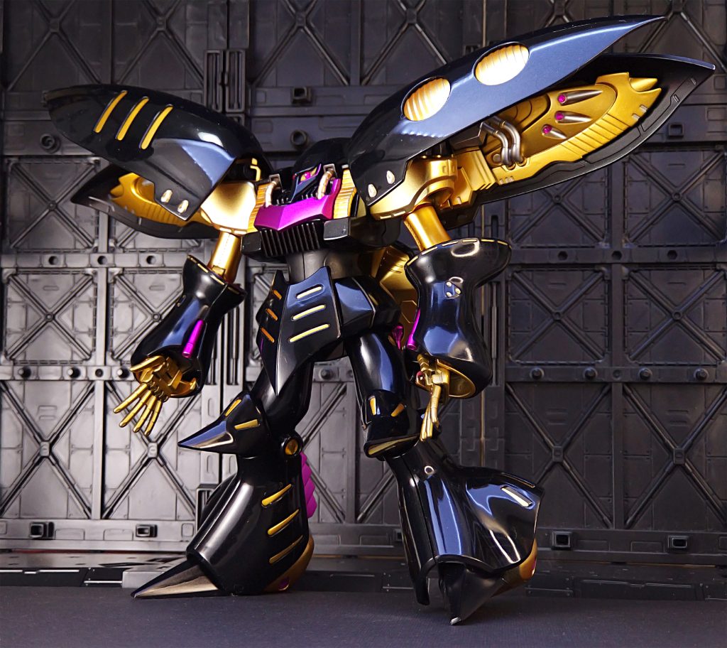 使用塗料下地:水性ブラックサーフェイサー黒:水性ホビーカラー 光沢ブラック金1:水性ホビーカラー スーパーファインゴールド金2:ガンダムマーカー イエローゴールド金(スミ入れ):タミヤエナメル チタンゴールド銀:水性ホビーカラー スーパーファインシルバーピンク:ガンダムマーカー メタリックピンク