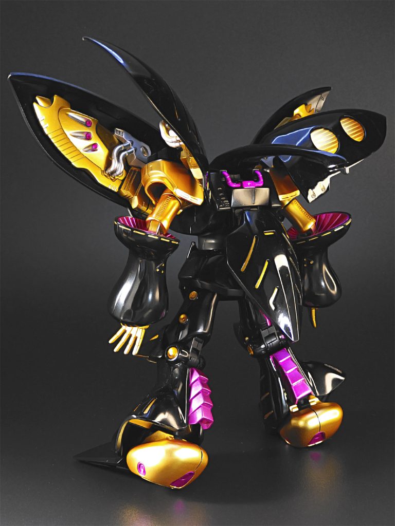 キュベレイといえばハマーン機の白の印象が強いですが、今回はあえて真逆の黒にカラーリングしました。色味はプルのキュベレイマークIIと若干似ていますが、あくまでもハマーンが搭乗する漆黒の機体というイメージで作成しています。