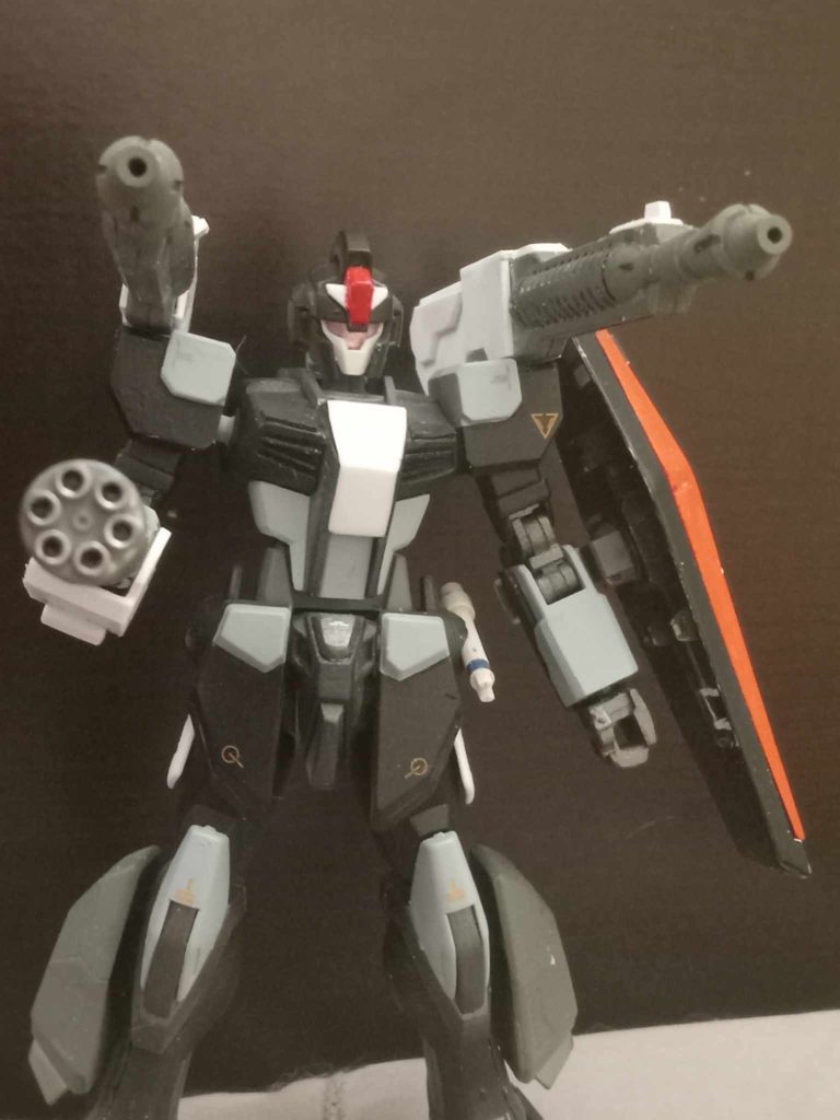 ここではフリーダムガンダムのフルバーストモードに似たポーズで取り付けられています