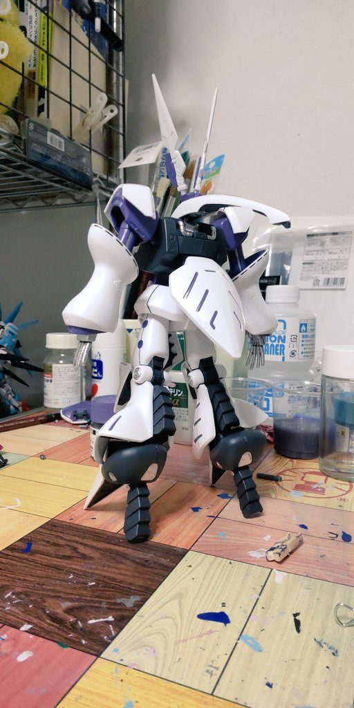 頭はキツネっぽくエクシアのGNソードがぶっ刺さってます