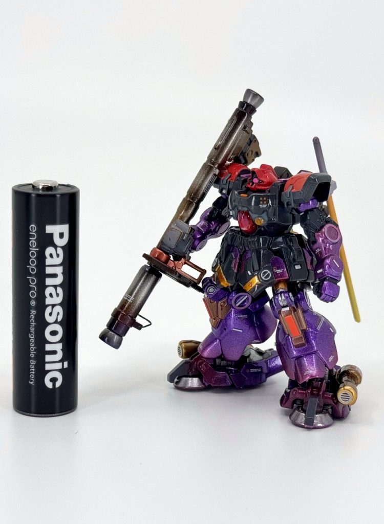 メタリックパープルの部分はグラデーションさせ色に動きをつけて立体感をだしてみました。