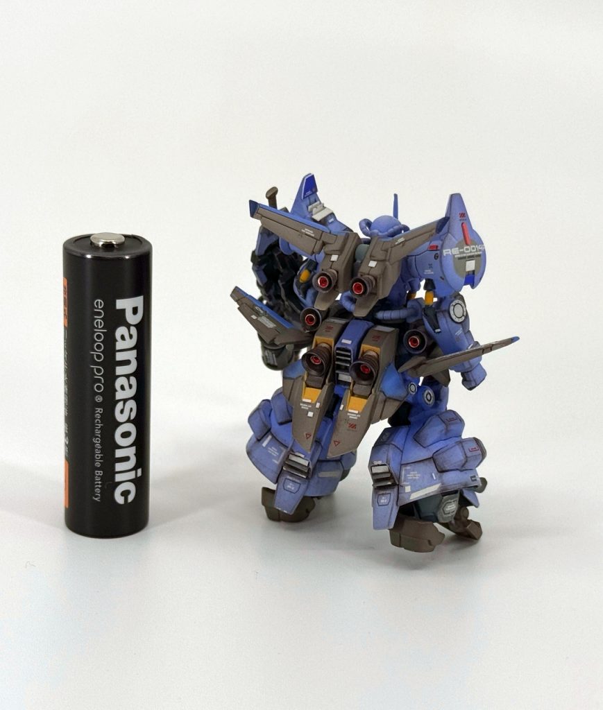 可愛いというかこのサイズでグフフライトがあると不思議な感じになります。